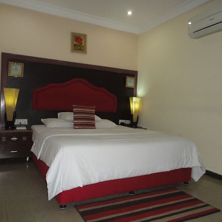 Sdm Tavern And Suites Ibadan Eksteriør billede