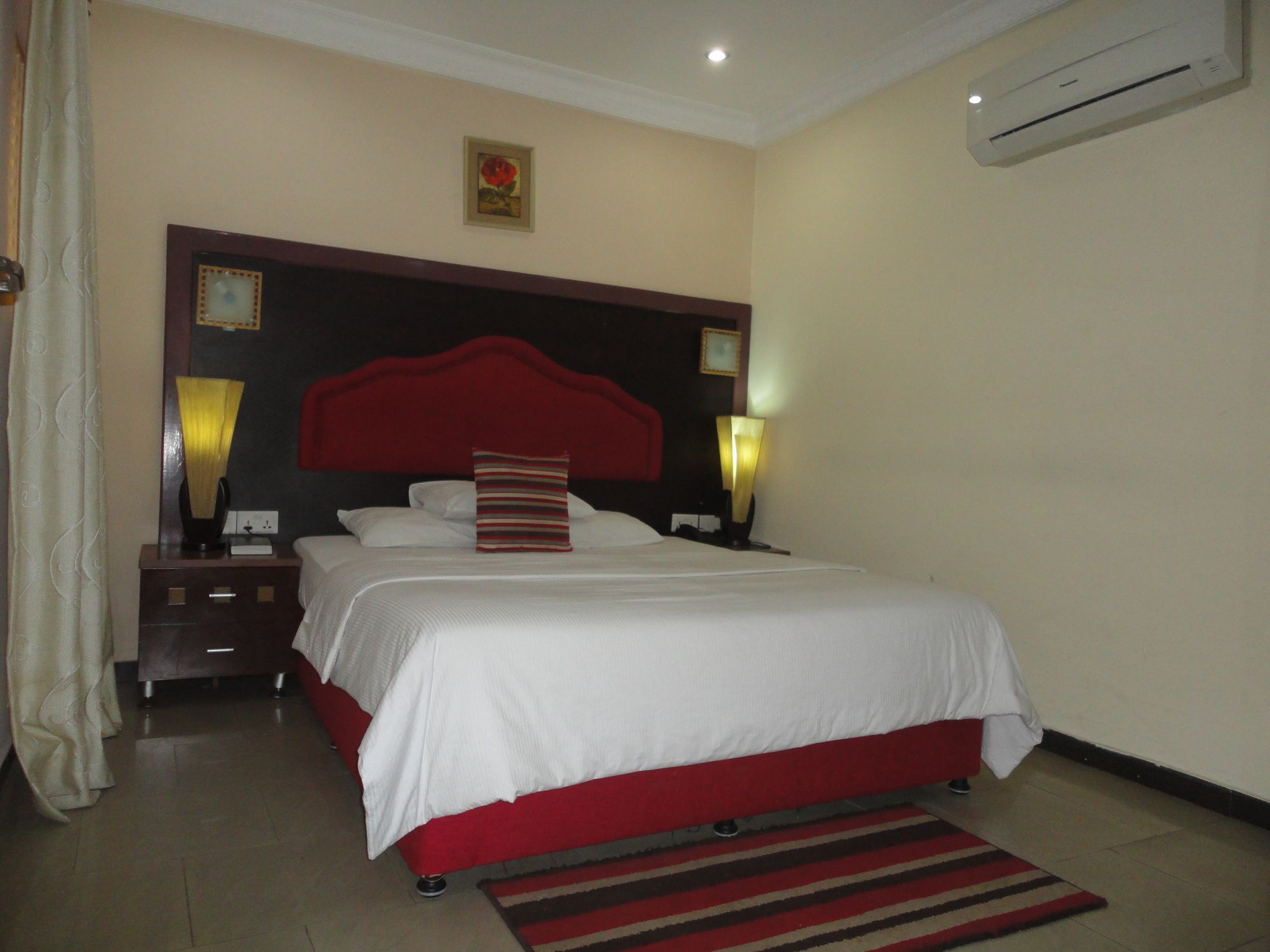 Sdm Tavern And Suites Ibadan Eksteriør billede