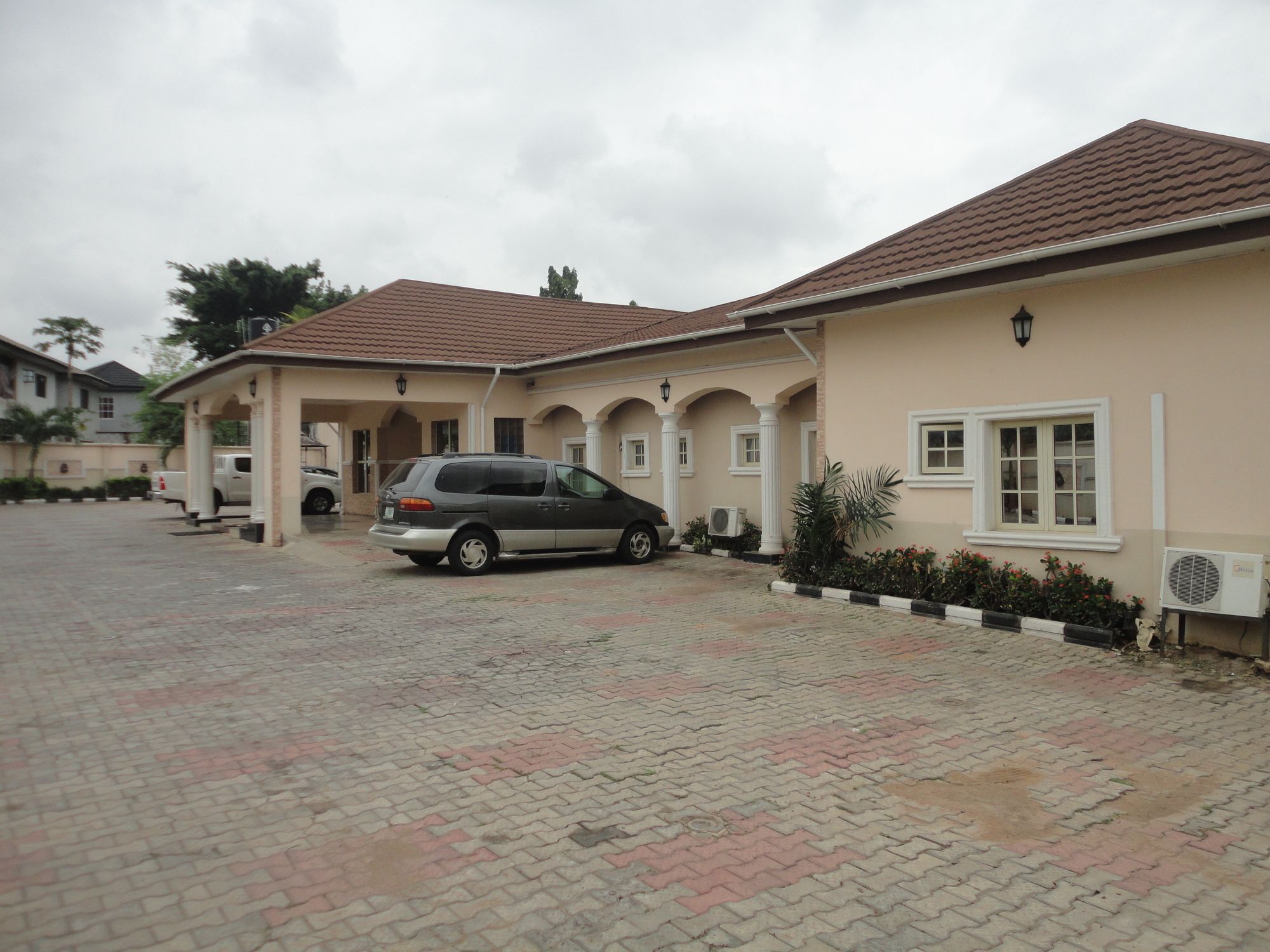 Sdm Tavern And Suites Ibadan Eksteriør billede